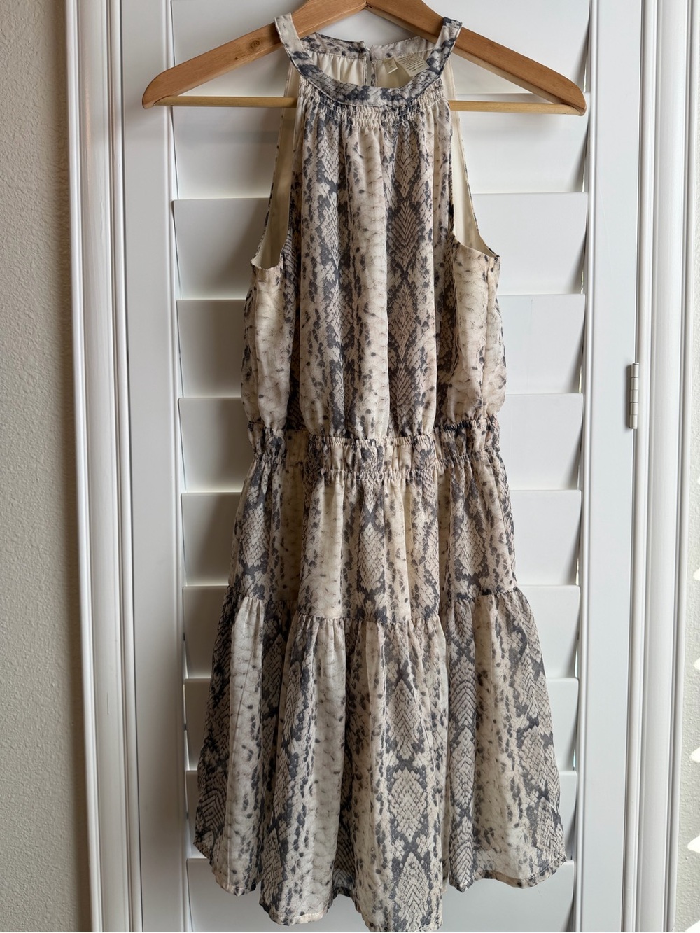 Japna Sleeveless Snake-Print Midi Dress in Cream and Gray